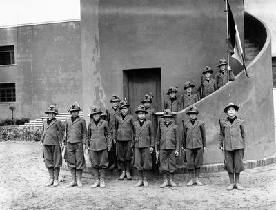 Villa Rosa Maltoni Mussolini: portræt af børn iført friuliske militæruniformer (s/h foto) af Fratelli Alinari