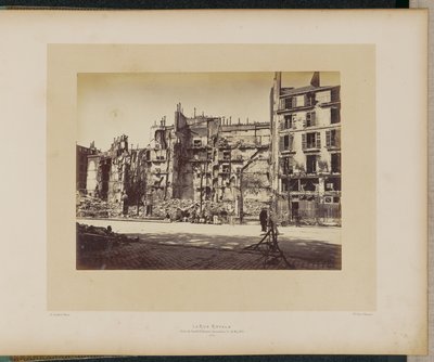 Rue Royale (ved hjørnet af Faubourg Saint-Honoré) brændte ned den 24. maj 1871. af Alphonse J. Liébert
