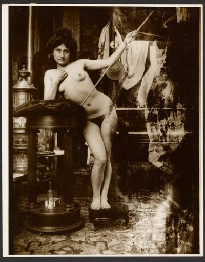 [Kvindelig nøgen med et spyd, Paris]. af Alphonse Maria Mucha