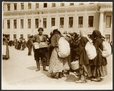 [Fotografier fra studieturen til Rusland brugt til maleriet "The Abolition of Serfdom in Russia" (1914) fra "Epic of the Slavs Cycle, Moscow"]. af Alphonse Maria Mucha