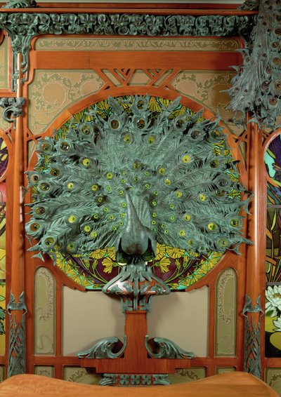 Påfugl, centralt panel i udsmykningen af juveler Fouquets butik (bronze) af Alphonse Marie Mucha