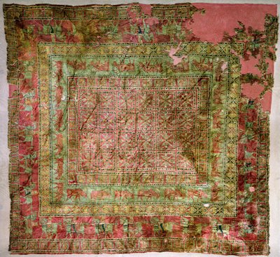 Pæletæppe forestillende heste, ryttere, dådyr og griffiner, fra Pazyryk-gravhøje, 5.-4. århundrede f.Kr. (tekstil) (for detaljer se 165705) af Altaic School
