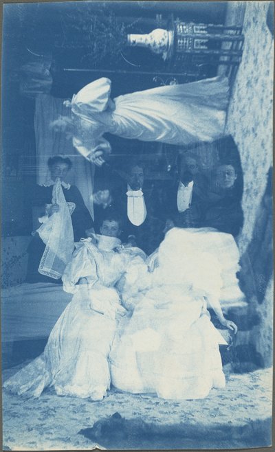 Uden titel (Dobbelteksponering af flere personer i interiøret) af American 19th Century