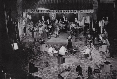 Californien: Hollywood, en "film" i støbeskeen i et af de mange filmstudier nær Los Angeles (s/h foto) af American Photographer (after)