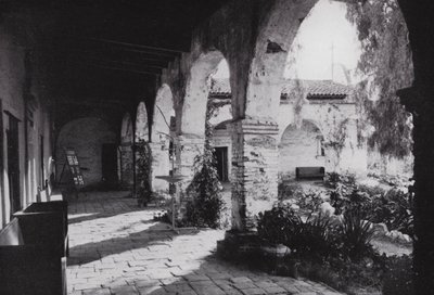 Californien: Mission San Juan Capistrano, grundlagt 1776, syd for Los Angeles (s/h foto) af American Photographer (after)