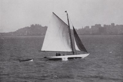 Californien: San Francisco Bay, med silhuet af Telegraph Hill og Russian Hill i baggrunden (s/h foto) af American Photographer (after)