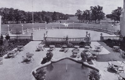 Chicago: Garden Court, Olympia Fields Golf Club (s/h-billede) af American Photographer (after)