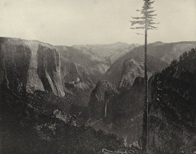 Generel udsigt over Yosemite Valley, Californien (s/h-billede) af American Photographer (after)