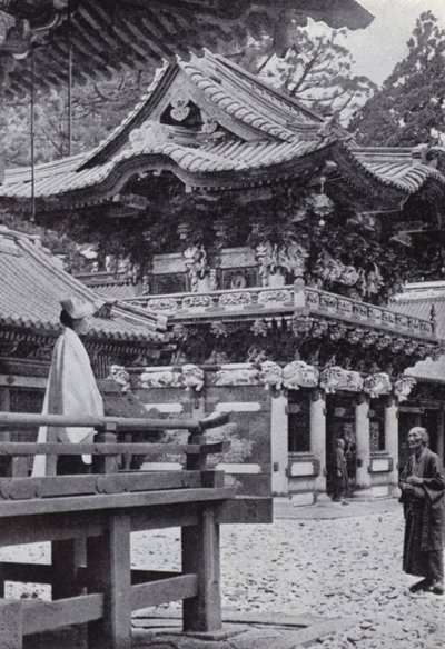 Vidunderlige skulpturer af det buddhistiske tempel Yakushi (s/h foto) af American Photographer (after)