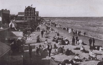 Old Orchard Beach, Maine: På stranden (s/h-billede) af American Photographer (after)