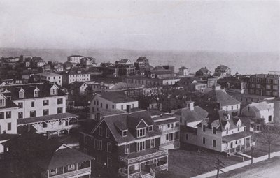 Old Orchard Beach, Maine: Landsbyen ser øst fra Old Orchard House (s/h foto) af American Photographer (after)