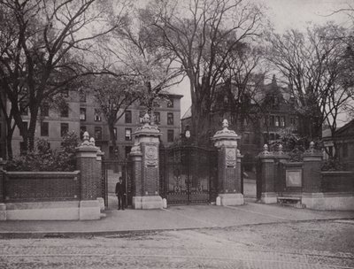 Providence, Rhode Island: Van Wickle Gate, Brown University (s/h foto) af American Photographer (after)