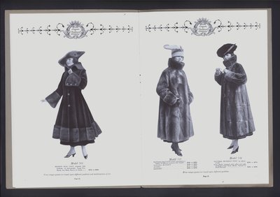 Opslag på to sider fra The Theatre of Fur Fashion (s/h-billede) af American Photographer (after)