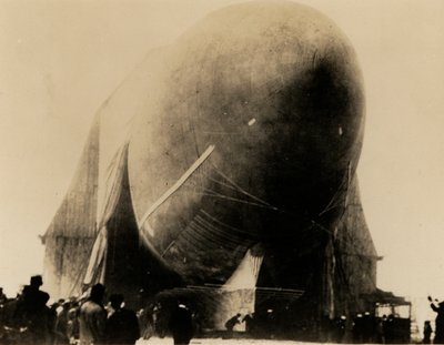 Walter Wellman vendte tilbage til Spitsbergen med Amerika i juni 1907 (s/h foto) af American Photographer (after)