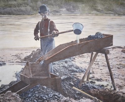 Amerikansk guldgraver ved hjælp af en sluse (håndkoloreret foto) af American Photographer