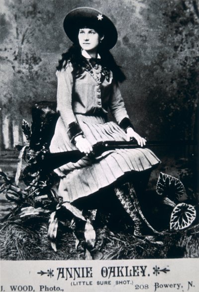Annie Oakley (1860-1926) (s/hvid foto) af American Photographer