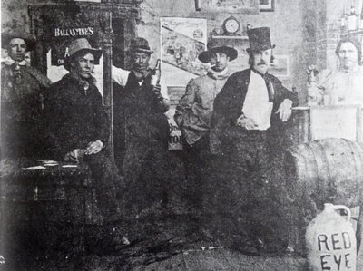 Cripple Creek Barroom, 1898 af American Photographer