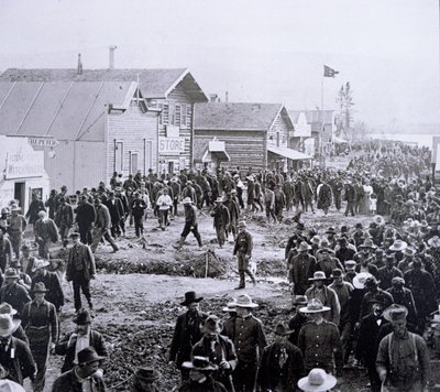Dawson City under Klondike-guldfeberen (1897-98) 1898 (s/h foto) af American Photographer