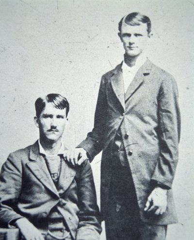 Frank (1843-1915) og Jesse James (1847-82) ca. 1870 (s/h-foto) af American Photographer