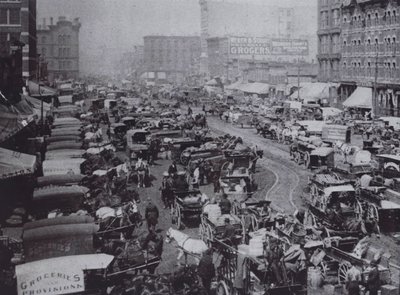 Haymarket Square fyldt med hestevogne, Chicago af American Photographer
