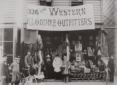Klondike Outfitters butik, Cordova Street, Vancouver 1897 (s/h foto) af American Photographer