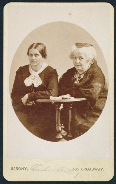 Portræt af Elizabeth Cady Stanton (1815-1902) og Susan B. Anthony (1820-1906), ca. 1880 af American Photographer