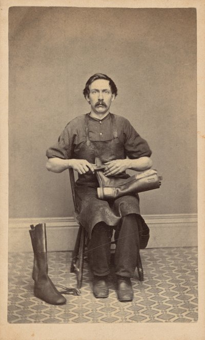 Portræt af en skomager, ca. 1863 (foto) af American Photographer
