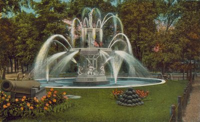 Poughkeepsie: Memorial Fountain (farvefoto) af American Photographer