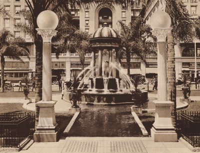 San Diego: Elektrisk springvand i Plaza Park, over for US Grant Hotel, doneret til byen af Louis J Wilde (s/h-foto) af American Photographer