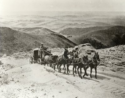 Diligence, der krydser San Marcos Pass, Californien af American Photographer