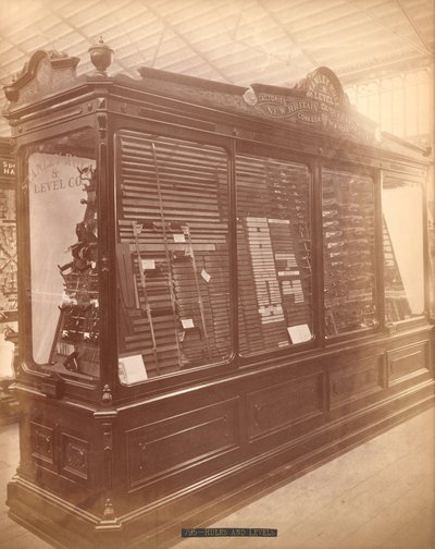 Stanley Rule and Level Co.s udstilling, Centennial International Exhibition, Philadelphia, 1876 (albumin print) af American Photographer