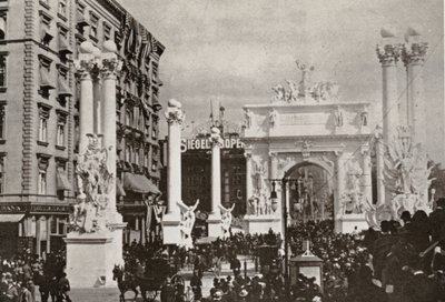 Dewey-bue foran Fifth Avenue Hotel ved 23rd St., New York City, for at fejre sejren over Spanien, 1899 af American Photographer