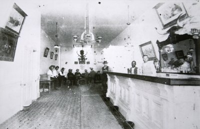 The Long Branch Saloon, Dodge City, Kansas, ca. 1880 (s/h-foto) af American Photographer