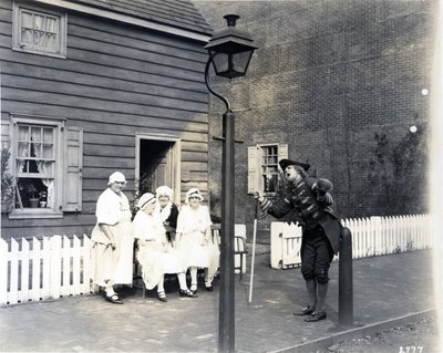 Town Crier on the High Street, 1926 (gelatinesølvtryk) af American Photographer