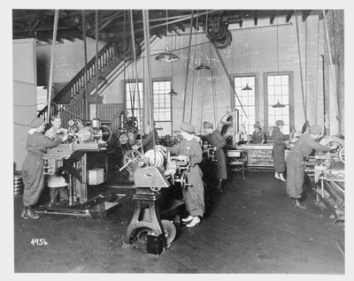 Kvinder, der arbejder på fabrikker under 1. verdenskrig, ca. 1917 af American Photographer