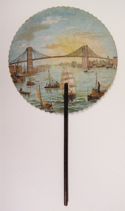 Erindringsfan trykt med scene af Brooklyn Bridge (papblad) af American School