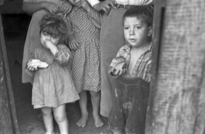 BARNDOM PÅ LANDET I CROTONE, af Ando Gilardi