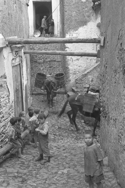 CHILDREN, MELISSA af Ando Gilardi