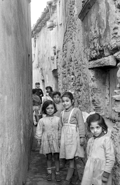 CROTONE - BØRN af Ando Gilardi