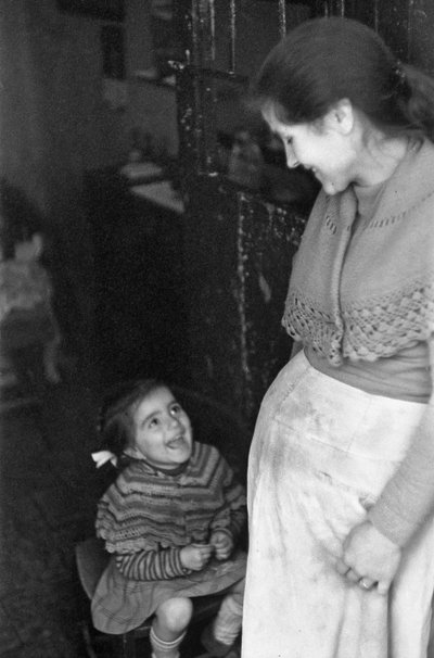 CROTONE - MOR OG DATTER af Ando Gilardi