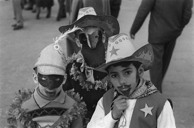 CROTONE, BØRN I MASKE 1957, Crotone af Ando Gilardi
