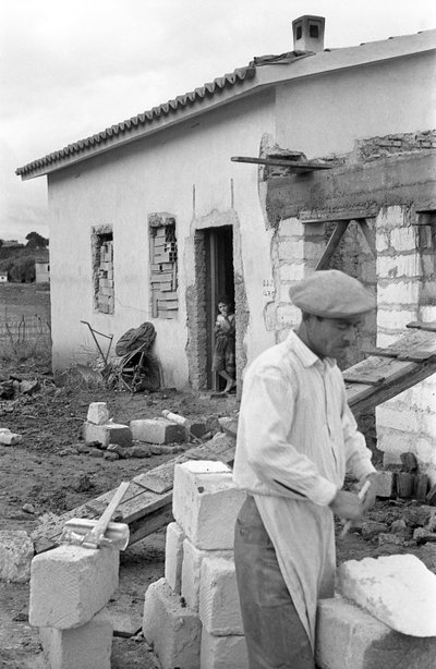 CROTONE COUNTRYSIDE - HUS UNDER OPFØRELSE, af Ando Gilardi