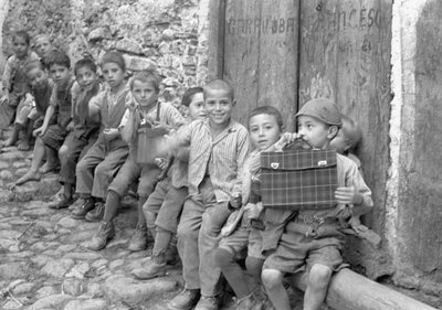 I TILSTEDEVÆRELSE FOR SKOLEN, Melissa af Ando Gilardi