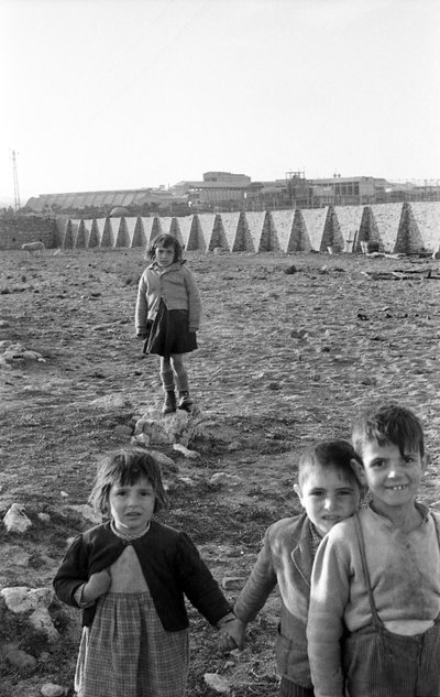 OPBEVARING BAG VED FABRIKKEN, Crotone af Ando Gilardi