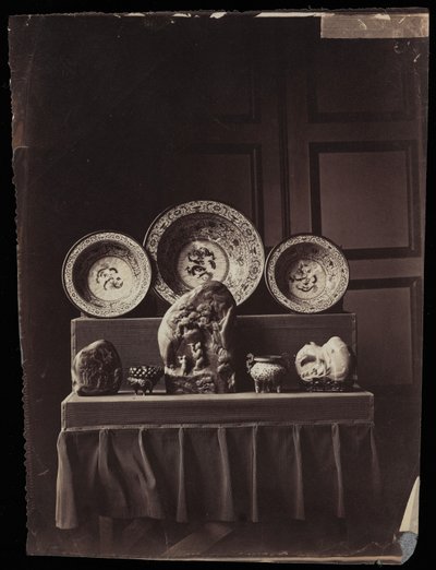 Udstilling i kejserinde Eugenies kinesiske museum i Fontainebleau, ca. 1861 (albumin print) af Andre Adolphe Eugene Disderi
