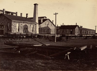 Tavle 17. Laramie Machine Shops, set fra sydvest, 1869 (foto) af Andrew Joseph Russell