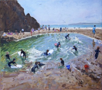 Young Surfers, Tenby, 2016, af Andrew Macara