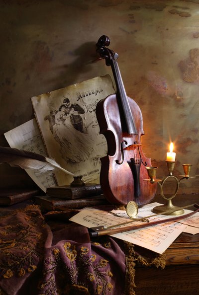 Romantisk violinstilleben af Andrey Morozov