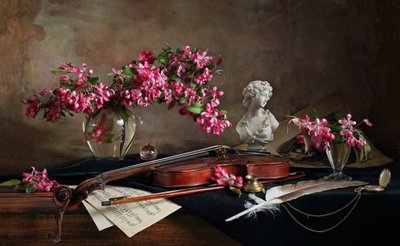 Stilleben med violin og blomster af Andrey Morozov