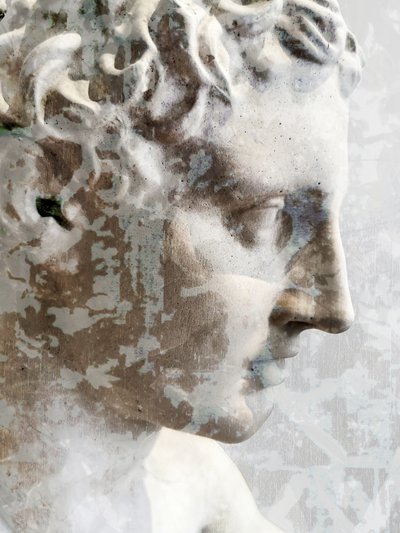 Profil i forvitret marmor af Angelo Cerantola